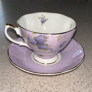 LRoyal Albert Lavender hydrangea, Floral Teacup and Saucer set